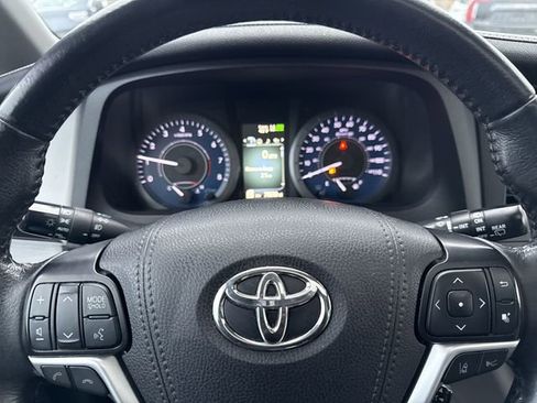 Used 2020 Toyota Sienna XLE Premium image 11