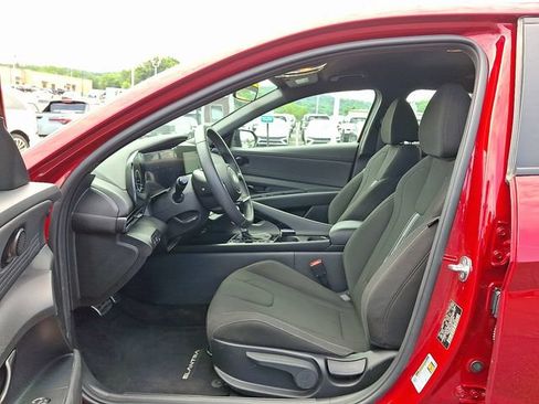 Certified 2025 Hyundai Elantra SEL FWD image 13