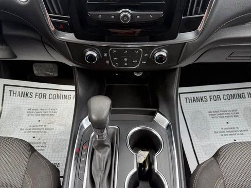 Used 2021 Chevrolet Traverse LT image 20
