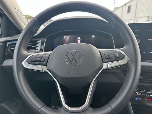 Used 2025 Volkswagen Jetta SE image 27