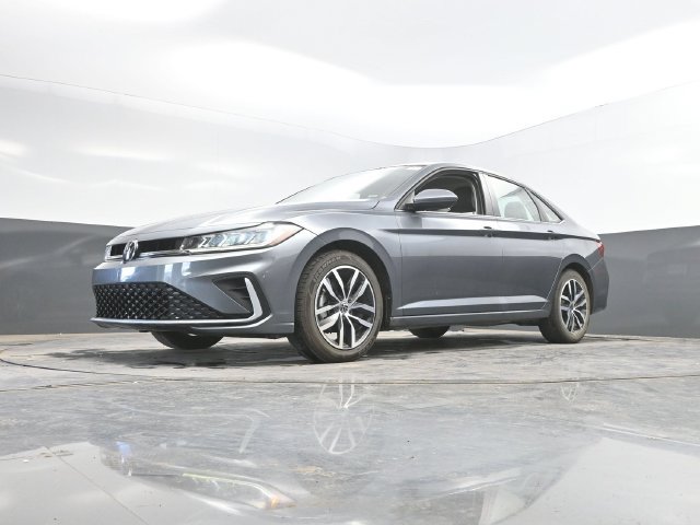 Used 2025 Volkswagen Jetta SE FWD image 45