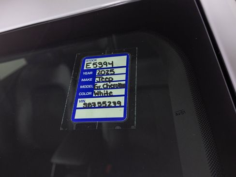 New 2025 Jeep Grand Cherokee Altitude image 37