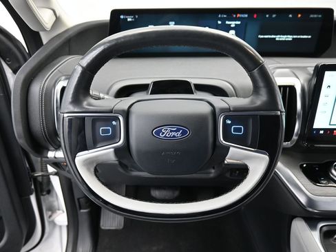 Certified 2025 Ford Expedition Max Platinum image 13