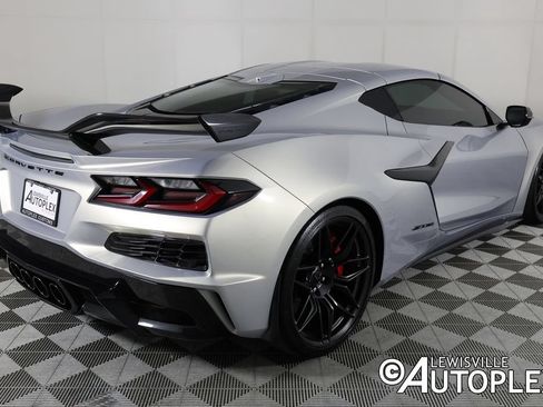 Used 2024 Chevrolet Corvette Z06 RWD image 5