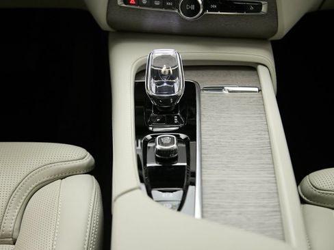 Certified 2024 Volvo XC90 T8 Ultimate AWD/4WD image 30