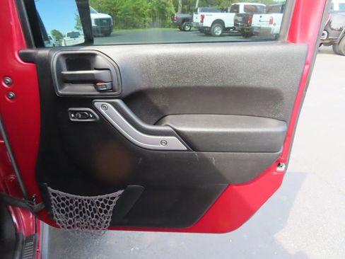 Used 2013 Jeep Wrangler Unlimited Rubicon w/ Dual Top Group AWD/4WD image 44