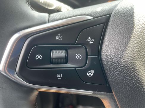 Used 2025 Chevrolet Trax LT w/ LT Convenience Package FWD image 20