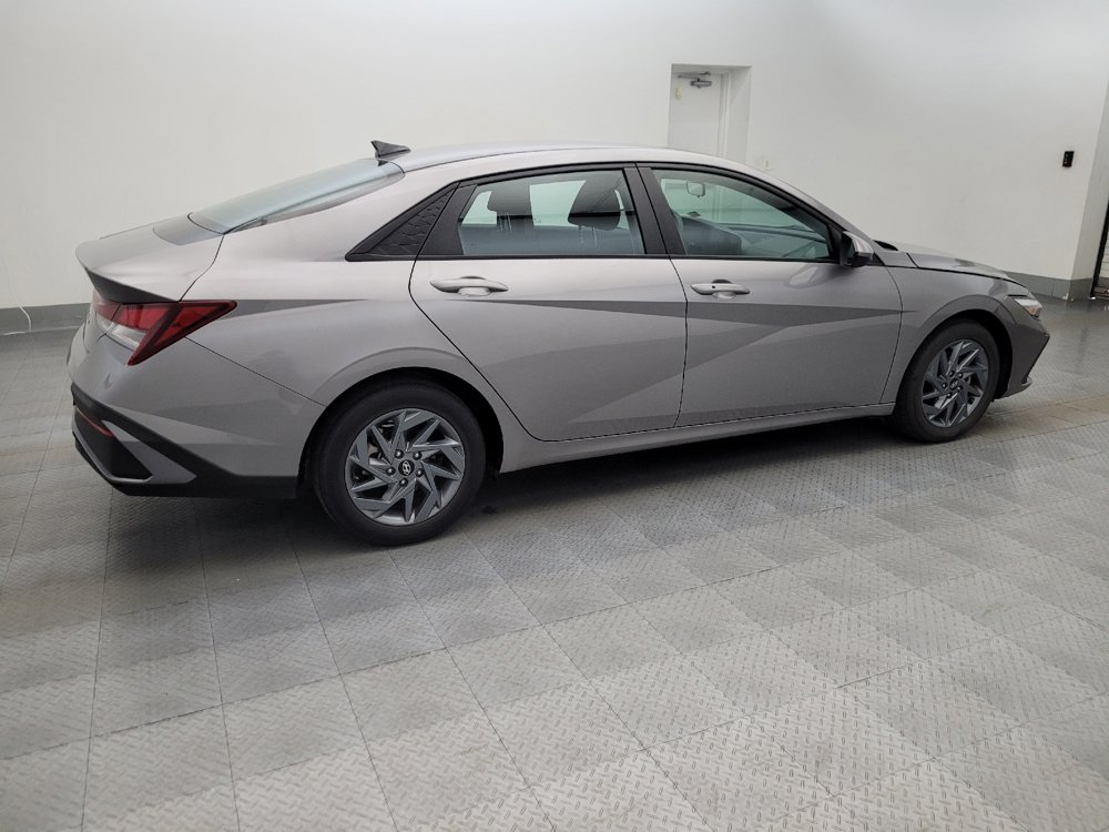 Used 2024 Hyundai Elantra SEL FWD image 10