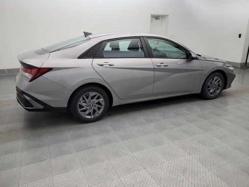 Used 2024 Hyundai Elantra SEL FWD image 10