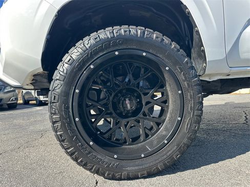 Used 2016 Toyota Tacoma SR image 12