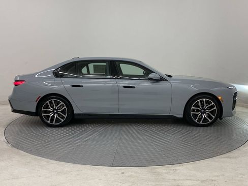 Used 2025 BMW i7 xDrive60 image 7