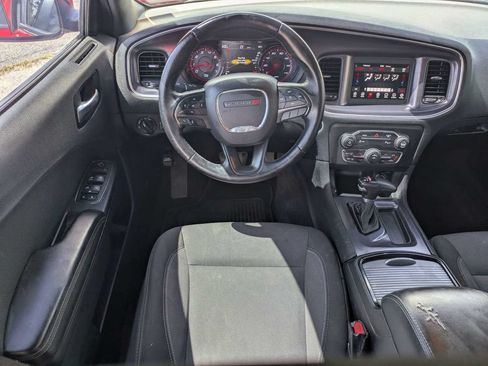 Used 2018 Dodge Charger SXT w/ Blacktop Package RWD image 15