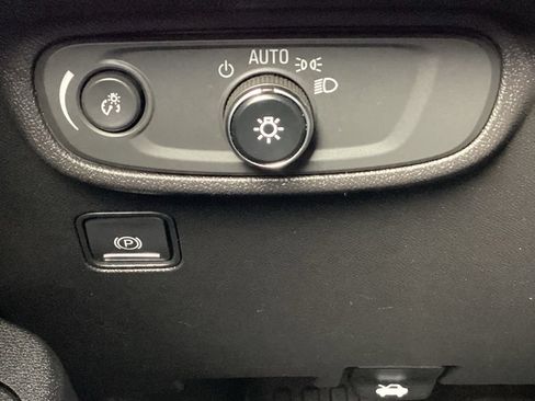 Used 2022 GMC Terrain SLE w/ Driver Convenience Package FWD image 22