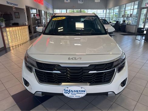 Used 2026 Kia Seltos LX AWD/4WD image 2