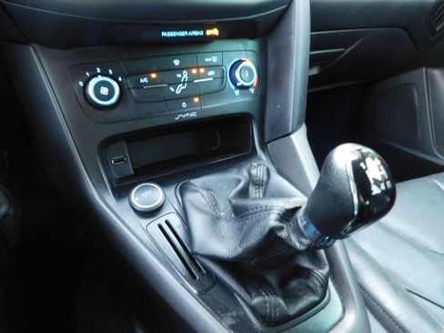 Used 2015 Ford Focus SE w/ Equipment Group 201A image 33