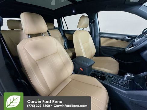 Used 2024 Volkswagen Tiguan SE image 27