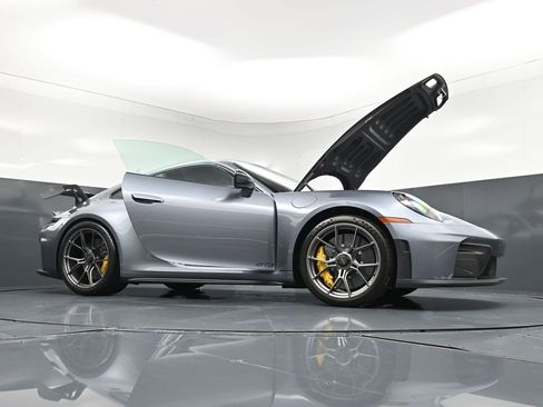 Certified 2026 Porsche 911 GT3 w/ Weissach Package RWD image 32