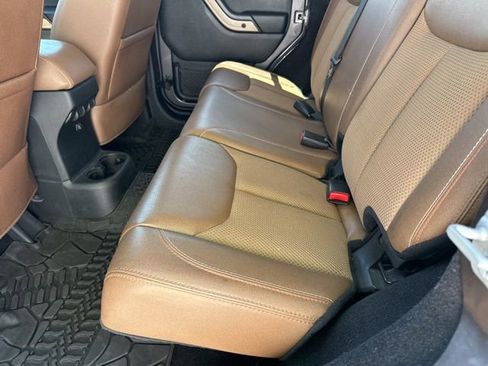 Used 2016 Jeep Wrangler Unlimited Sahara AWD/4WD image 17