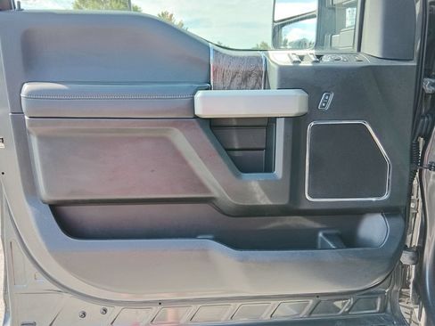 Used 2017 Ford F250 Lariat w/ Chrome Package AWD/4WD image 16