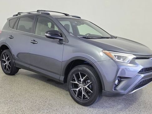 Used 2018 Toyota RAV4 SE w/ Power Extra Value Package FWD image 3