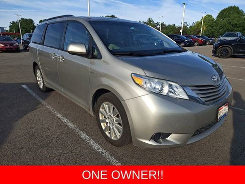 Used 2016 Toyota Sienna LE AWD/4WD image 2