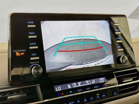 Certified 2024 Toyota Sienna XLE FWD image 25