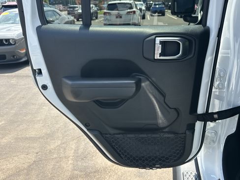 Used 2021 Jeep Gladiator Mojave AWD/4WD image 23