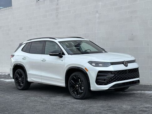 New 2026 Volkswagen Tiguan SE R-Line image 8