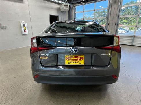 Used 2022 Toyota Prius LE FWD image 4