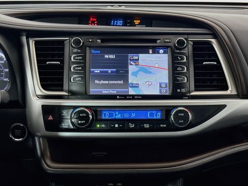 Used 2019 Toyota Highlander XLE AWD/4WD image 27