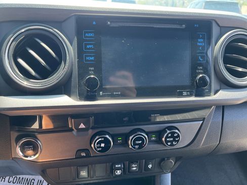 Used 2018 Toyota Tacoma TRD Off-Road image 32