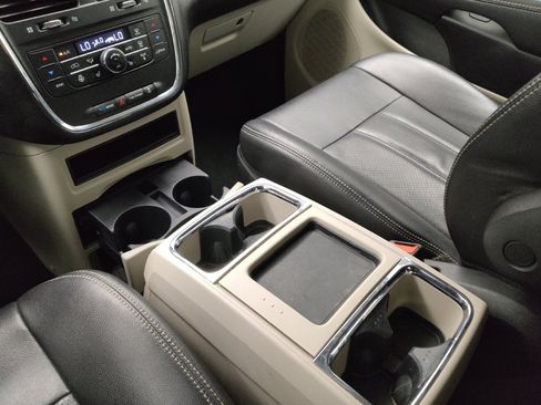 Used 2015 Chrysler Town & Country Touring-L w/ Driver Convenience Group FWD image 26