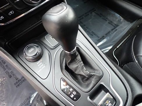 Used 2019 Jeep Cherokee Latitude Plus w/ Cold Weather Group image 25