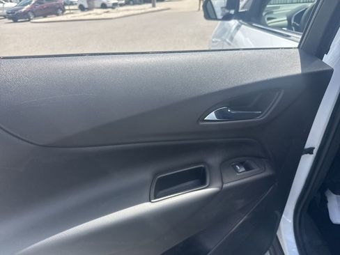 Used 2018 Chevrolet Equinox LT image 12