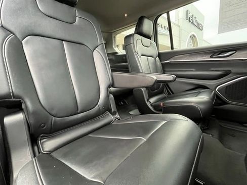 Used 2022 Jeep Grand Cherokee L Limited AWD/4WD image 30