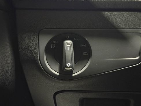 Used 2020 Volkswagen Tiguan S image 34