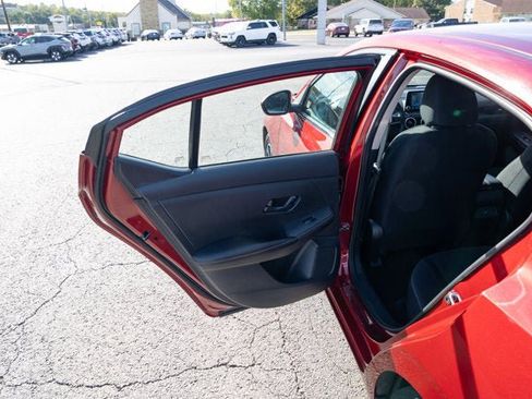 Used 2024 Nissan Sentra SV image 11