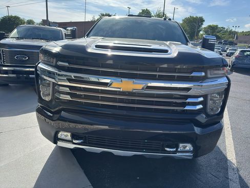 Used 2023 Chevrolet Silverado 3500 High Country AWD/4WD image 2