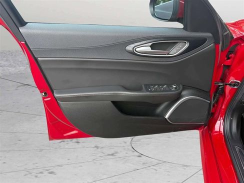 Used 2019 Alfa Romeo Giulia AWD image 9