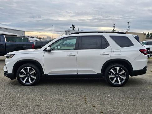 Used 2024 Honda Pilot Touring image 5