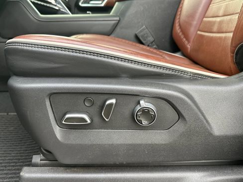 Used 2025 GMC Sierra 2500 Denali Ultimate w/ Snow Plow Prep/Camper Package image 12