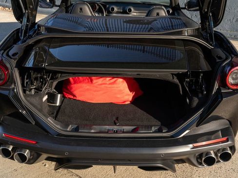 Used 2019 Ferrari Portofino image 13