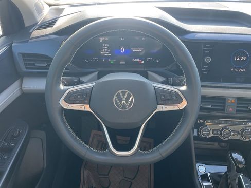 Used 2024 Volkswagen Taos SE image 25