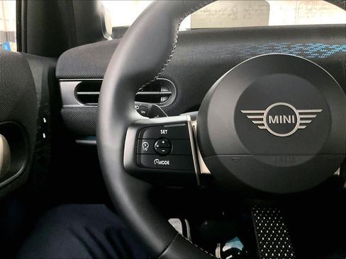 Used 2026 MINI Cooper 4-Door Hardtop FWD image 18