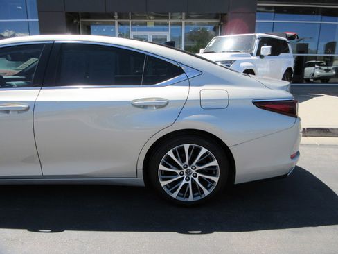 Used 2019 Lexus ES 350 w/ Accessory Package 2 FWD image 4