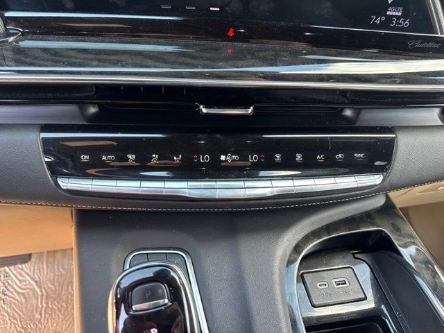 Used 2024 Cadillac Escalade Premium Luxury AWD/4WD image 31