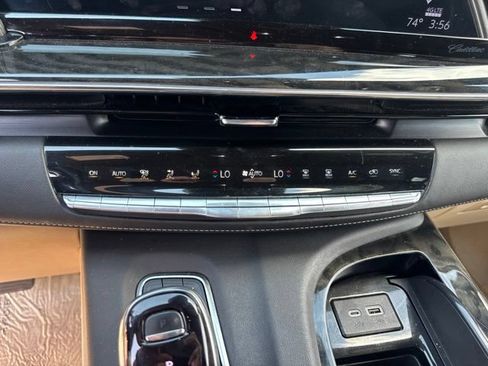 Used 2024 Cadillac Escalade Premium Luxury AWD/4WD image 31
