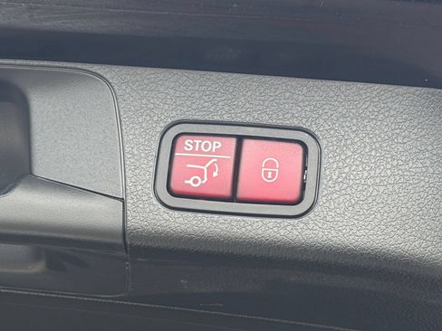 Used 2025 Mercedes-Benz GLB 250 4MATIC image 24