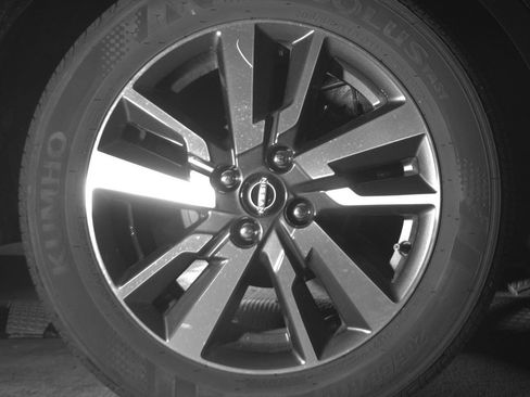 Used 2025 Nissan Versa SV FWD image 15