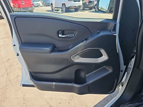 Used 2025 Nissan Frontier SV RWD image 26